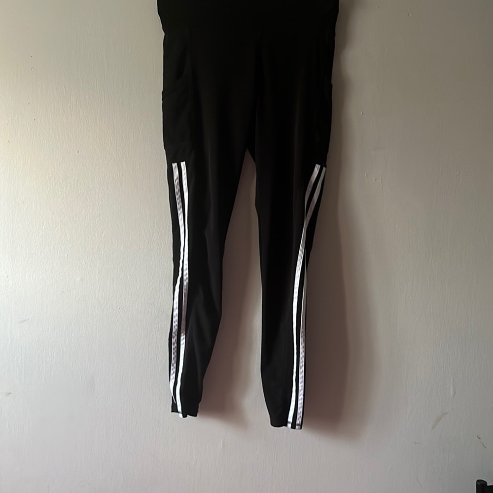 I’m selling Adidas pants and the size is small the color is black and white